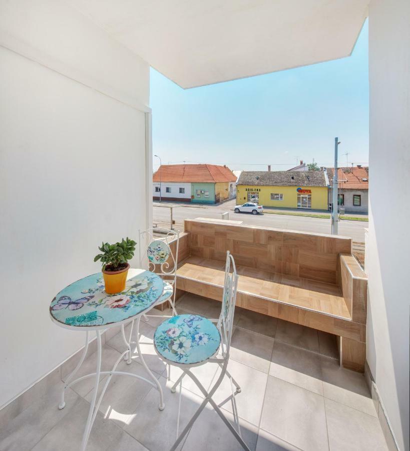 Apartman Осиек Экстерьер фото